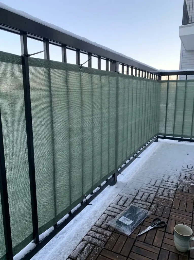 Balcony windbreak screen in winter