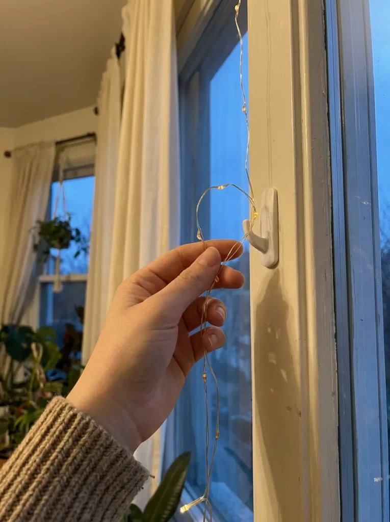 Hand hanging LED lights