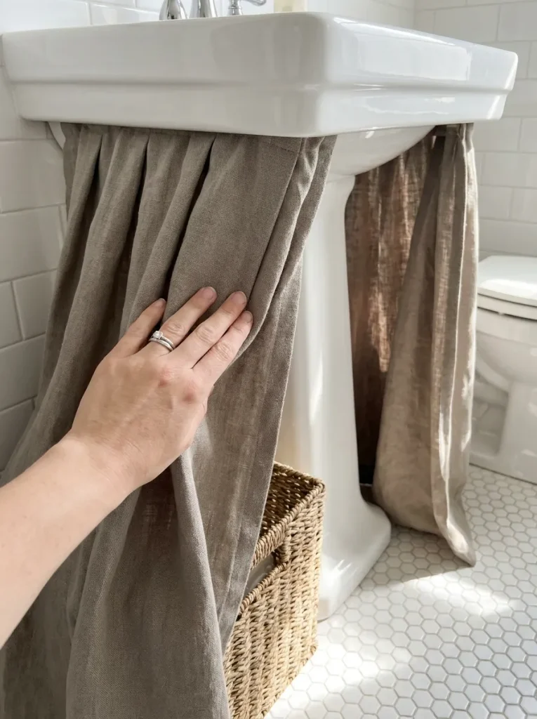 Hand smoothing linen skirt sink